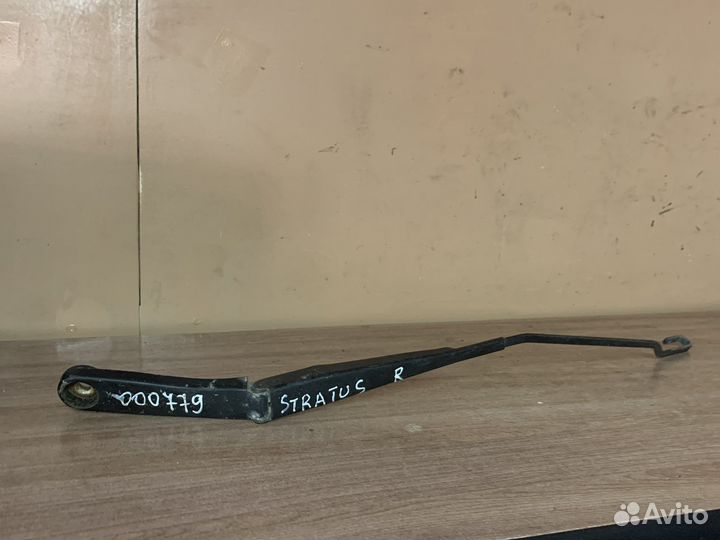 Поводок дворников Dodge Stratus