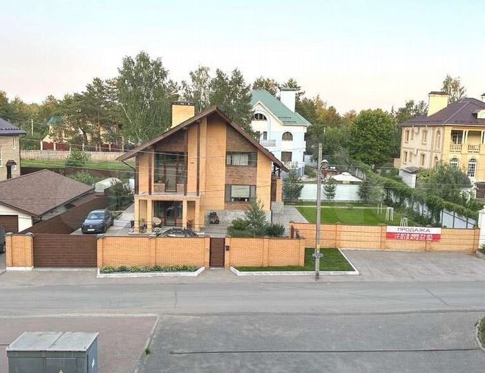 Коттедж 350 м² на участке 8 сот.