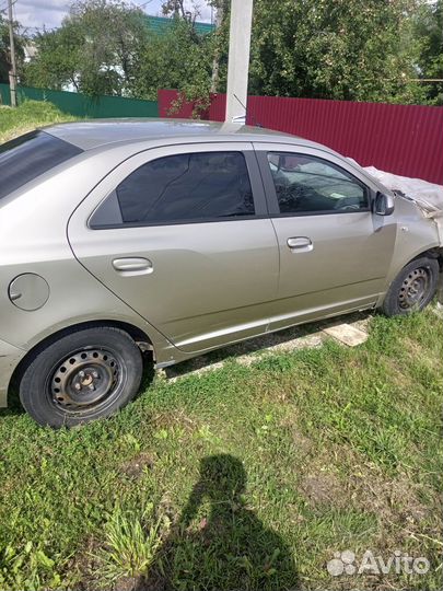 Chevrolet Cobalt 1.5 МТ, 2013, битый, 208 000 км