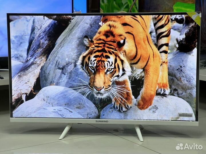 Новый белый телевизор 32