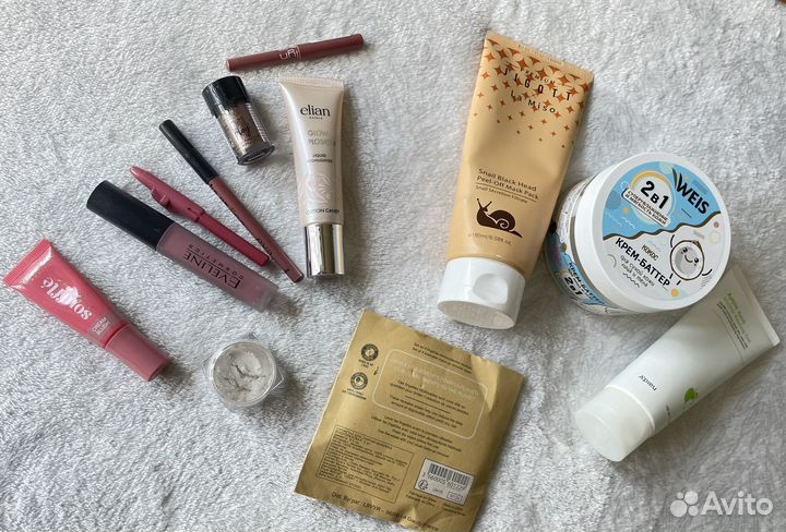 Набор декоративной и уходовой косметики
