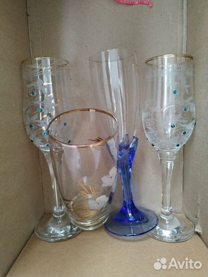 Стеклянные стаканы, вазы