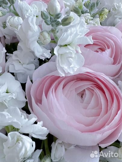 Букет из ранункулюсов