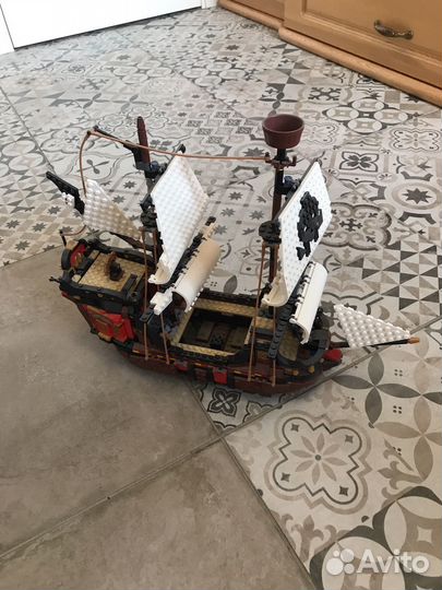 Lego пиратский корабль