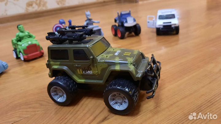 Игрушка автомобиль