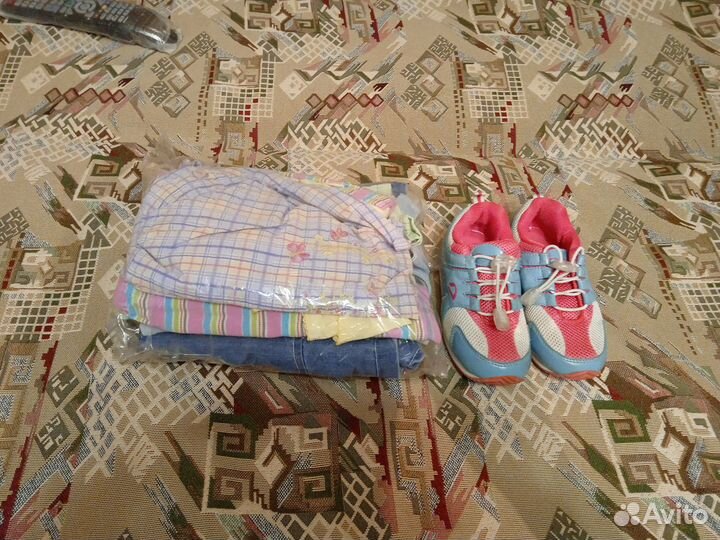 Пакет с платьями+ кроссовки(26р.)