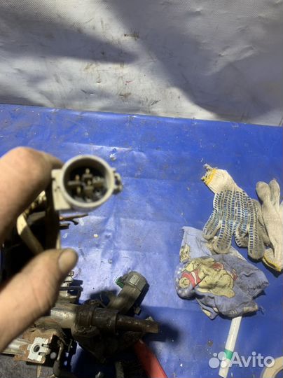 Замок двери передний левый toyota sprinter ae100