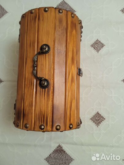 Сундук деревянный