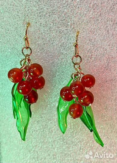 Серьги ягодки красные из переработанных материалов