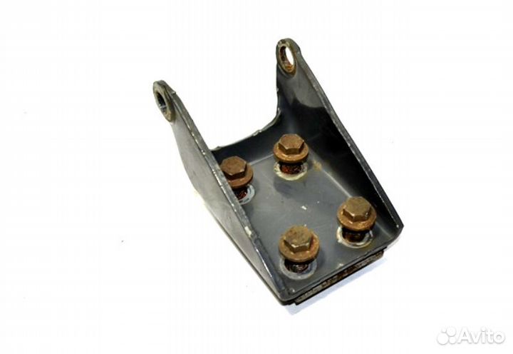 Кронштейн амортизатора ведущего моста, верхний лев