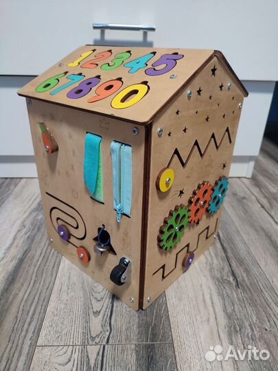 Бизиборд домик