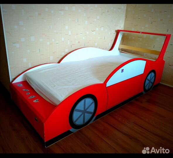 Кровать - машина с подъемным механизмом