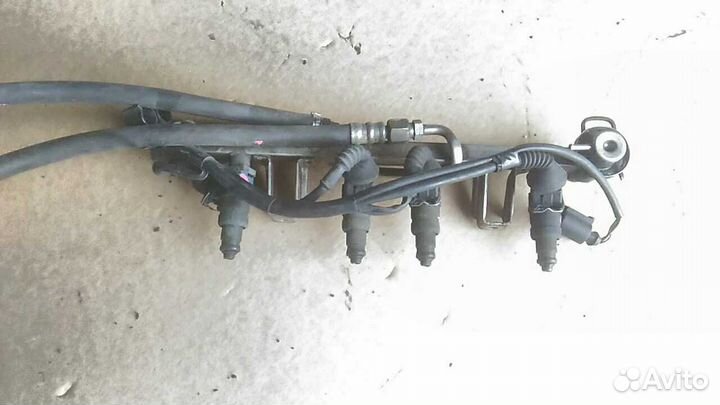 Топливная рампа 1.6 Audi A4 (B5) 06B133317A