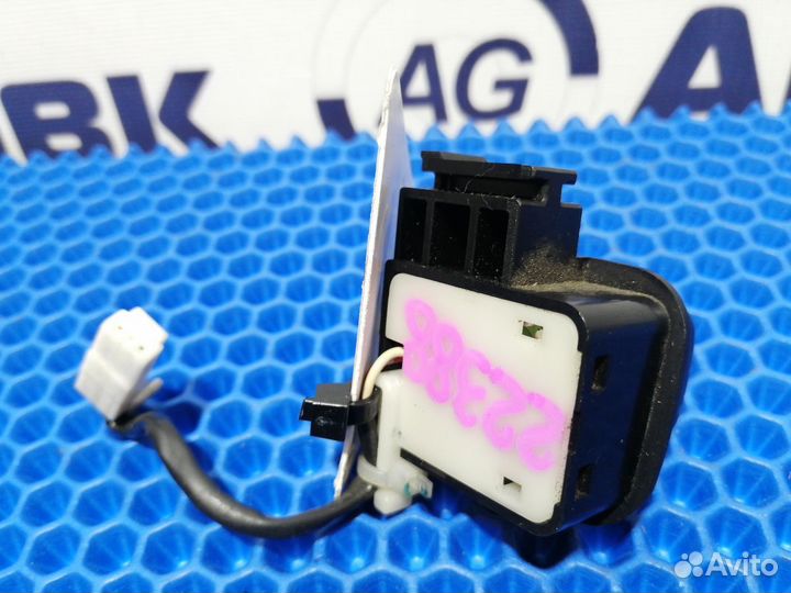 Кнопка регулировки рулевой колонки Toyota Crown