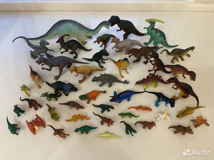 Фигурки динозавров