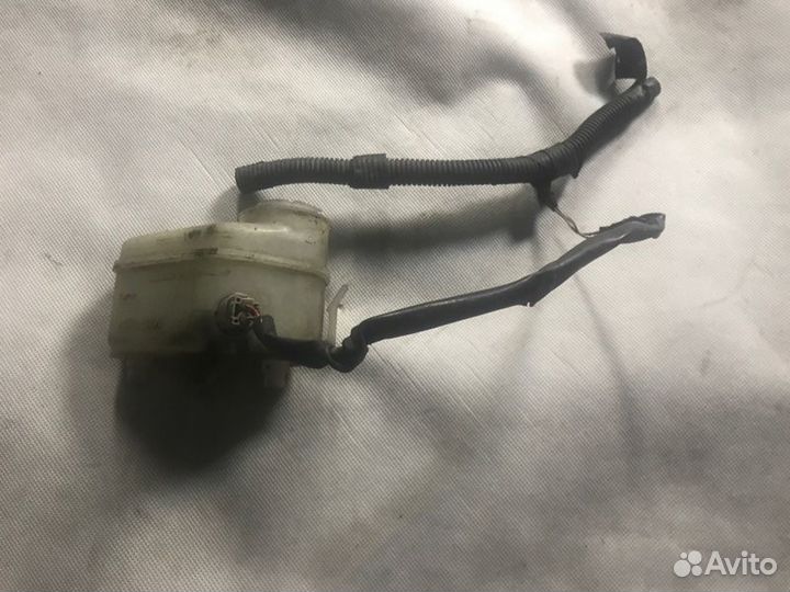 Бачок для тормозной жидкости Toyota Sprinter