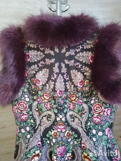 Новая жилетка с натуральным мехом