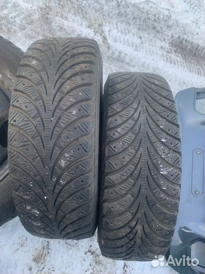 Goodyear UltraGrip Extreme 215/65 R16