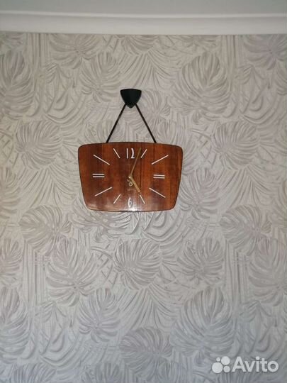 Настенные часы маяк