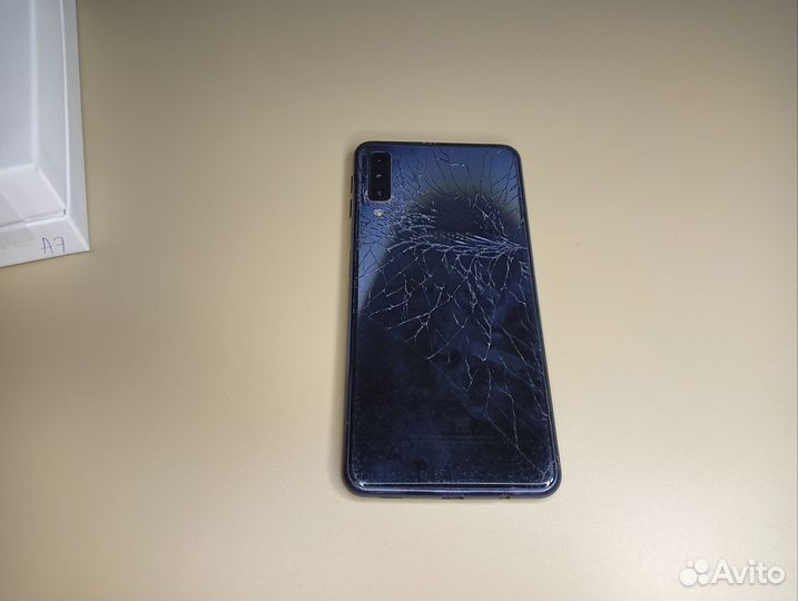 Samsung Galaxy A7 (2018), 4/64 ГБ
