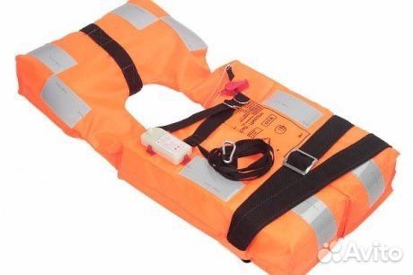 Спасательный жилет со свистком и фанариком