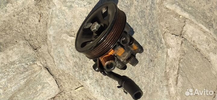 Насос гура Hyundai Santa Fe Classic SM D4EA 2008