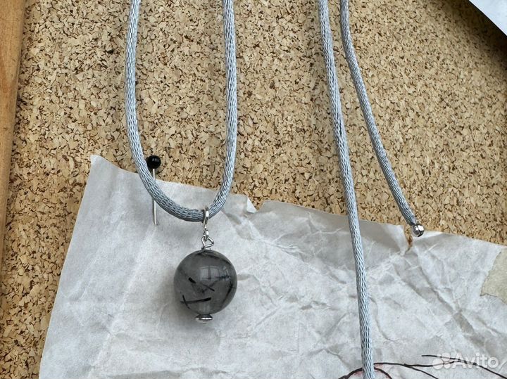 Шнурок с натуральным камнем