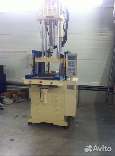 Вертикальный термопластавтомат TA-150S