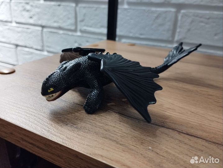 Игрушка Макдональдс дракон Беззубик