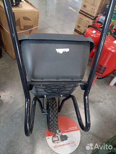 Тачка садово-строительная с пластиковым корытом