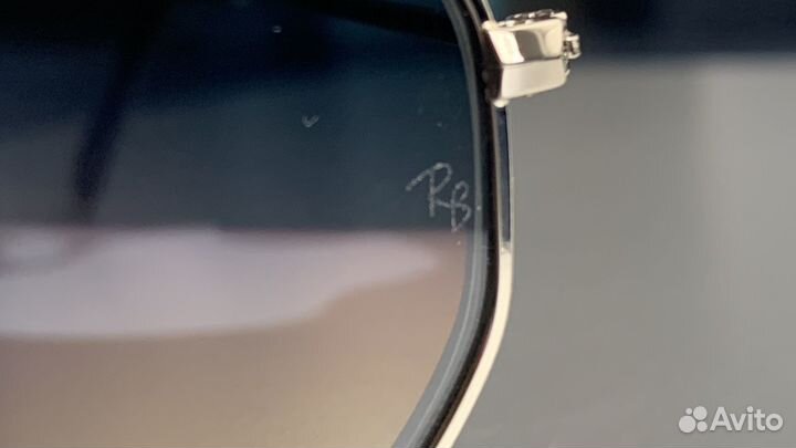 Солнцезащитные очки Ray Ban