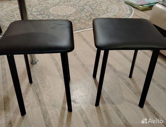 Кухонный стол с табуретками