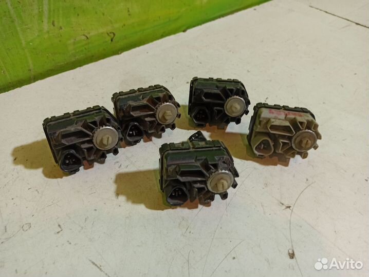 Моторчик корректора датчик Toyota Mazda