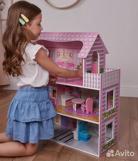 Кукольный домик с мебелью