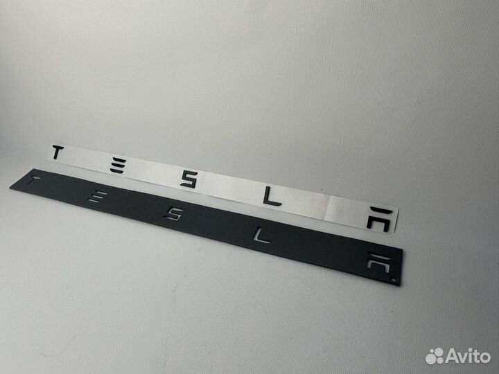 Надпись шильдик tesla