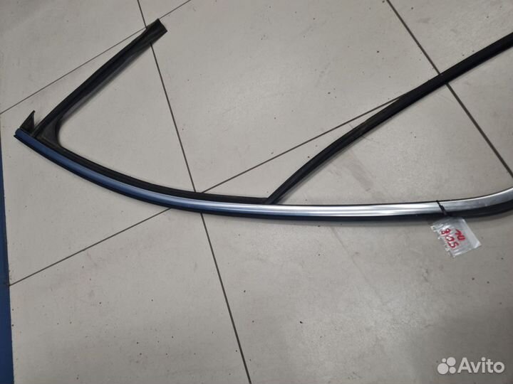 Уплотнитель стекла передней левой двери Peugeot 50