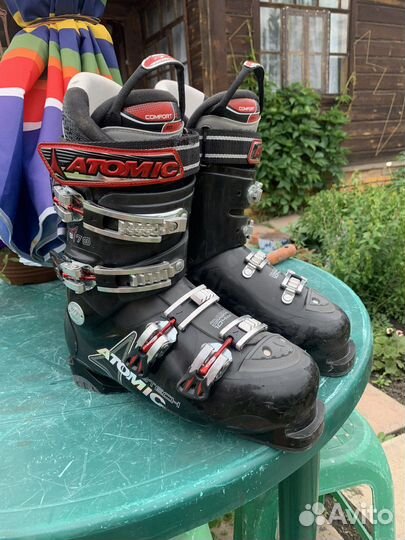 Горнолыжные ботинки atomic