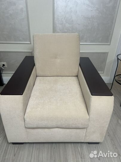 Кресло с пуфиком