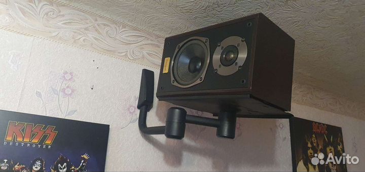 Кронштейн для полочной акустики