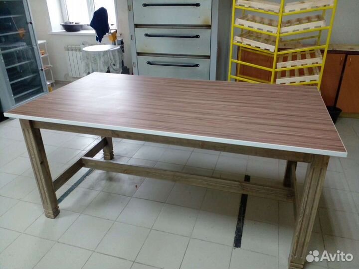 Стол деревянный
