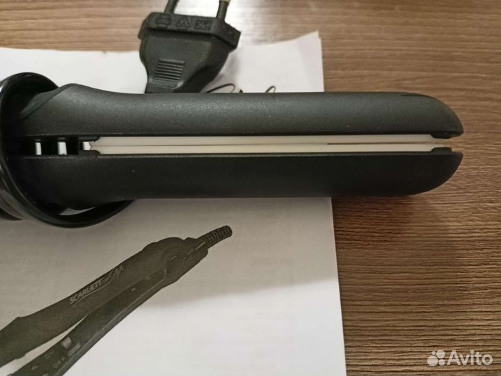 Выпрямитель для волос новый