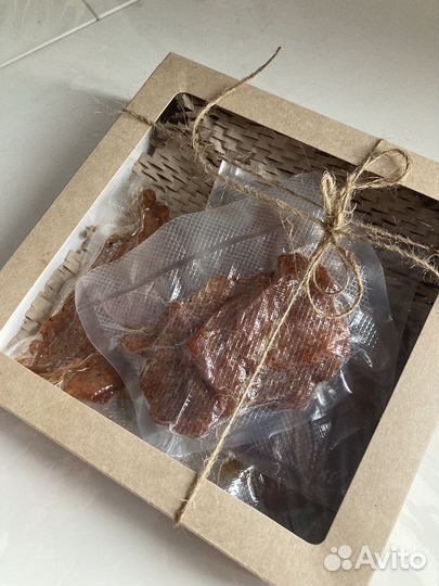 Чипсы мясные, колбаски гриль