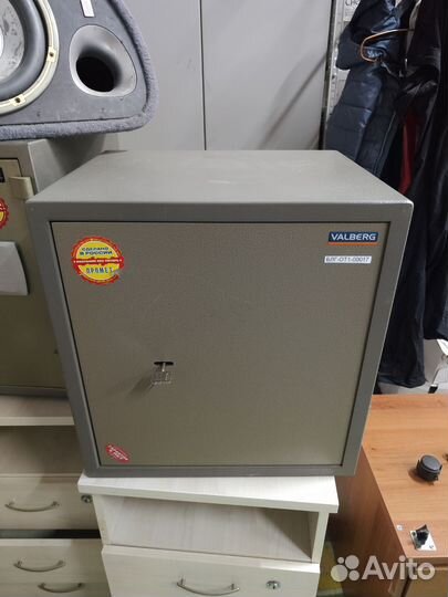 Сейф металлический