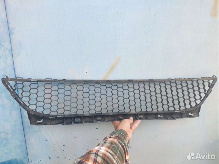 Решетка бампера нижняя Renault Logan 1