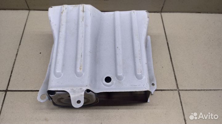 Кронштейн (сопут. товар) Fortuner 2015