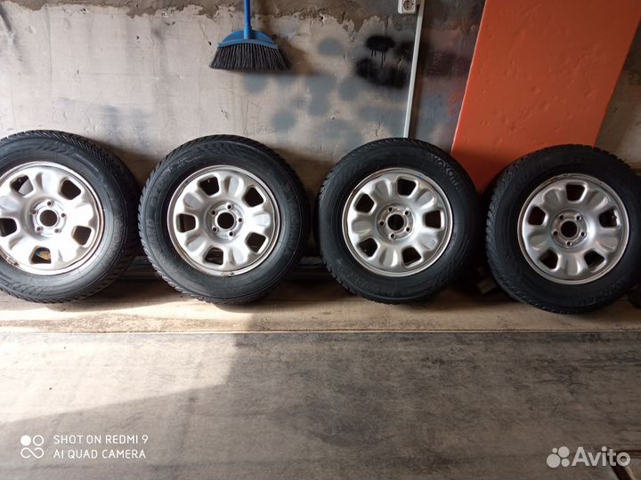 Зимние колёса yokohama 215/65R16