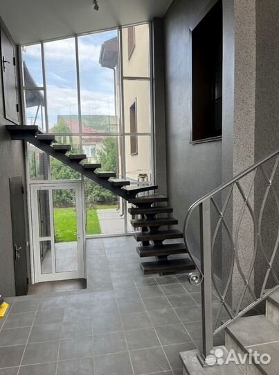 Лестница на металлокаркасе