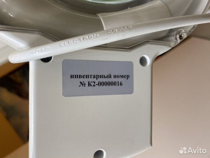 Лампа бестеневая с лупой на струбице