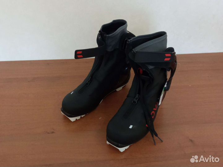 Лыжные ботинки коньковые