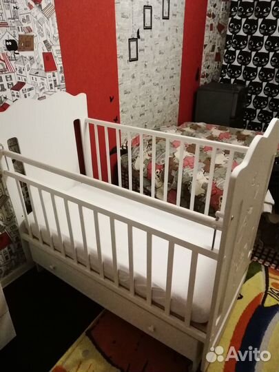 Продажа детской кроватки с маятником+матрасом